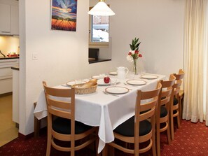 Dining - Lovely apartment for 6 people with WIFI, TV, terrace and pets allowed (Grindelwald)