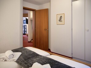 3 bedrooms, travel cot, free WiFi