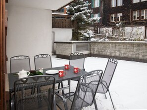 Outdoor dining - Nice apartment for 6 guests with WIFI, TV, terrace and pets allowed (Grindelwald)