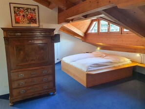3 bedrooms, travel cot, free WiFi