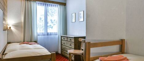 3 bedrooms, travel cot, free WiFi