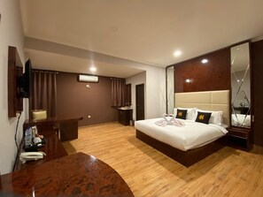 Desk, iron/ironing board, free WiFi, wheelchair access - Hotel Binong (Curug)