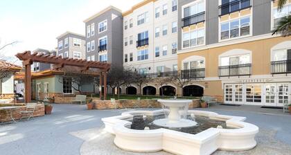 Charming Santana Row 2BR w/ Gym & Pool, nr highways, by Blueground
