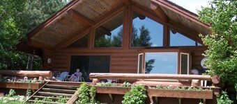 Full Log Family Lodge - private dock/beach & fire pit