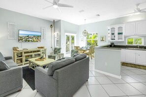 Smart TV, futbolito y tenis de mesa 