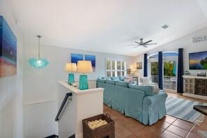 Smart TV, videogiochi, tavolo da calcetto, tavolo da ping pong