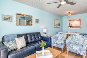 Smart TV - Quick Beach Access, Heated Pool, Tennis, Hot Tub, Gated, Walk to Restaurants! $300 in Free Tickets! (St. Augustine)