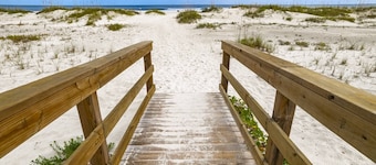 Quick Beach Access, Heated Pool, Tennis, Hot Tub, Gated, Walk to Restaurants! $300 in Free Tickets!