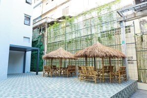 Televisión LCD de 30 pulgadas con canales por cable