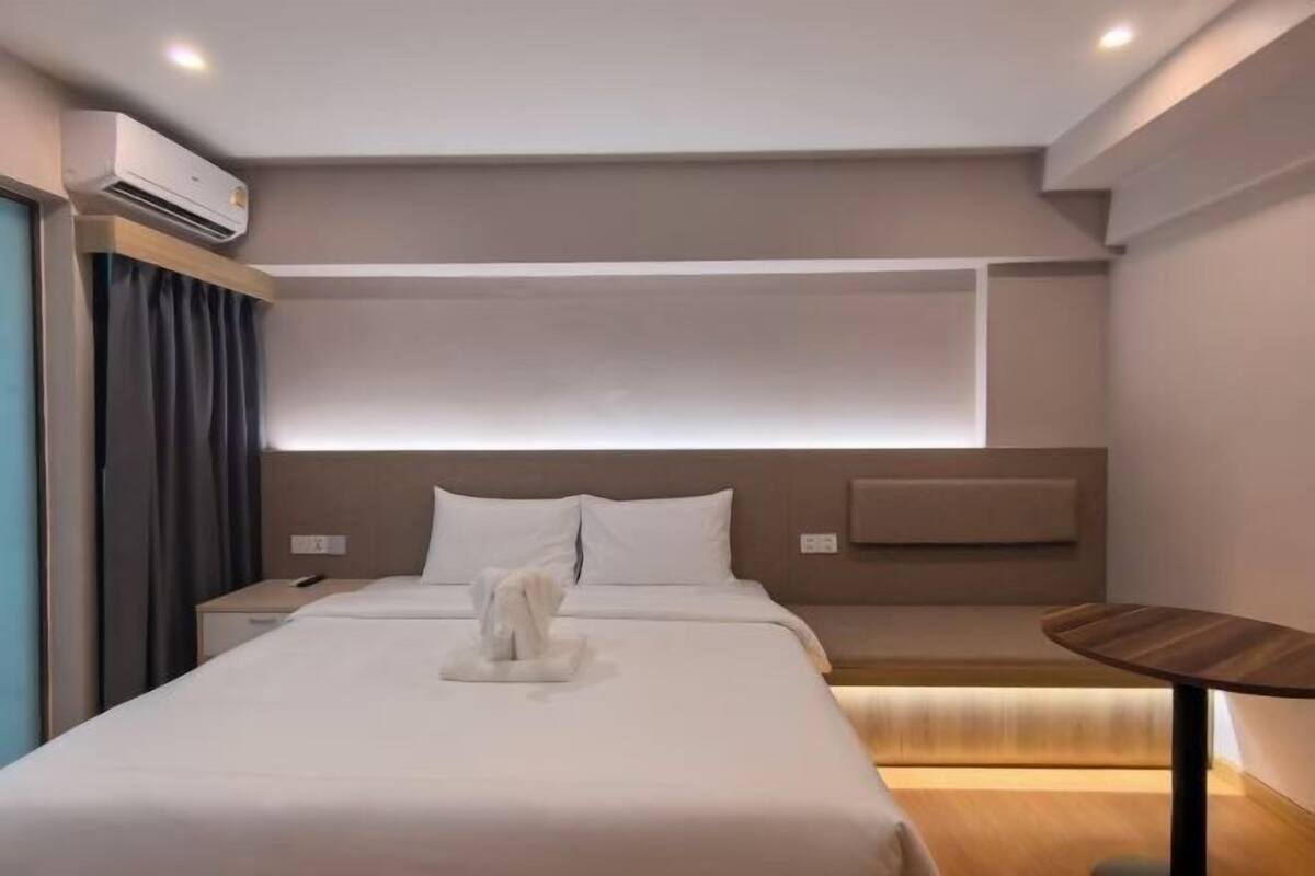 Iron/ironing board (on request), WiFi (free), bed sheets
