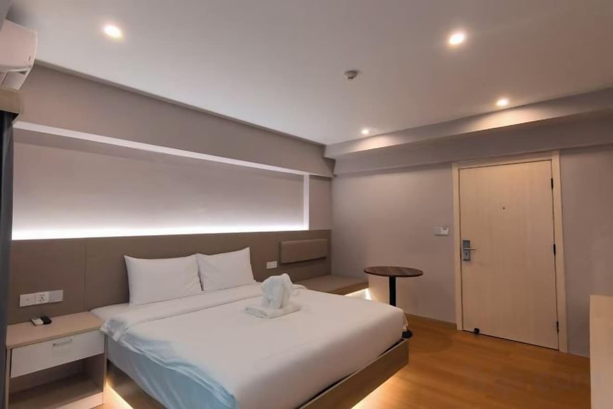 Iron/ironing board (on request), WiFi (free), bed sheets