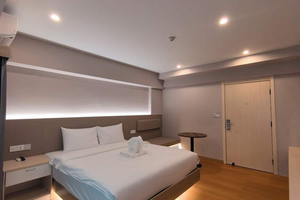 高级房, 1 间卧室, 无烟房 | 熨斗/熨板、免费 WiFi、床单