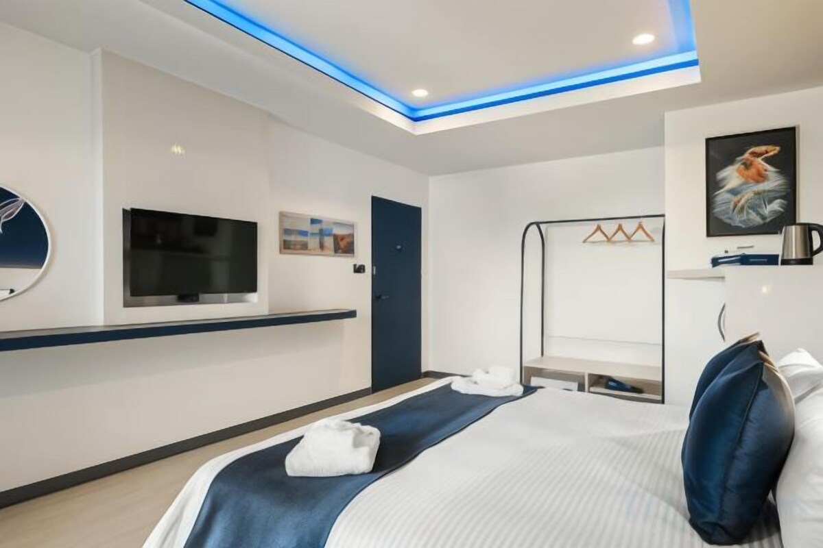 In-room safe, soundproofing, iron/ironing board (on request)