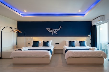 Family Room | In-room safe, soundproofing, iron/ironing board, free WiFi