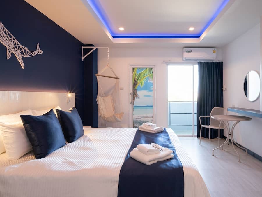 Family Suite | In-room safe, soundproofing, iron/ironing board, free WiFi