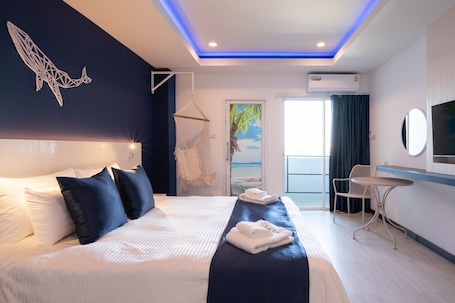 Caja de seguridad en la habitación y sistema de insonorización . Akira Pattaya