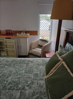 1 Schlafzimmer, Schreibtisch, WLAN, Bettwäsche