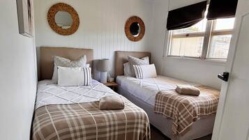 4 bedrooms, desk, iron/ironing board, free WiFi