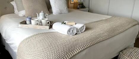 4 bedrooms, desk, iron/ironing board, free WiFi