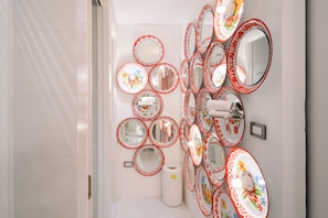 Sèche-cheveux, bidet, serviettes fournies