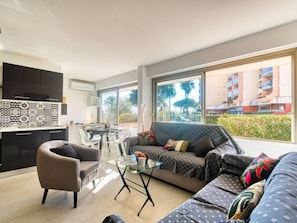 TV - Le Méditerranée by Interhome (Fréjus)