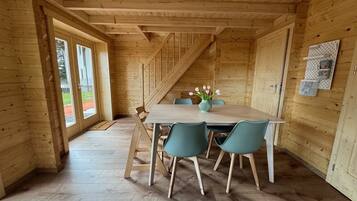 Family Cabin | In-room dining
