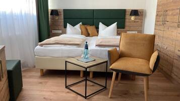 Familienzimmer | Allergikerbettwaren, Zimmersafe, Schreibtisch