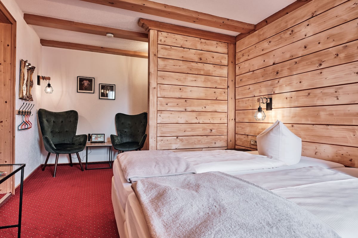 Comfort Suite | 1 bedroom, hypo-allergenic bedding, in-room safe, desk