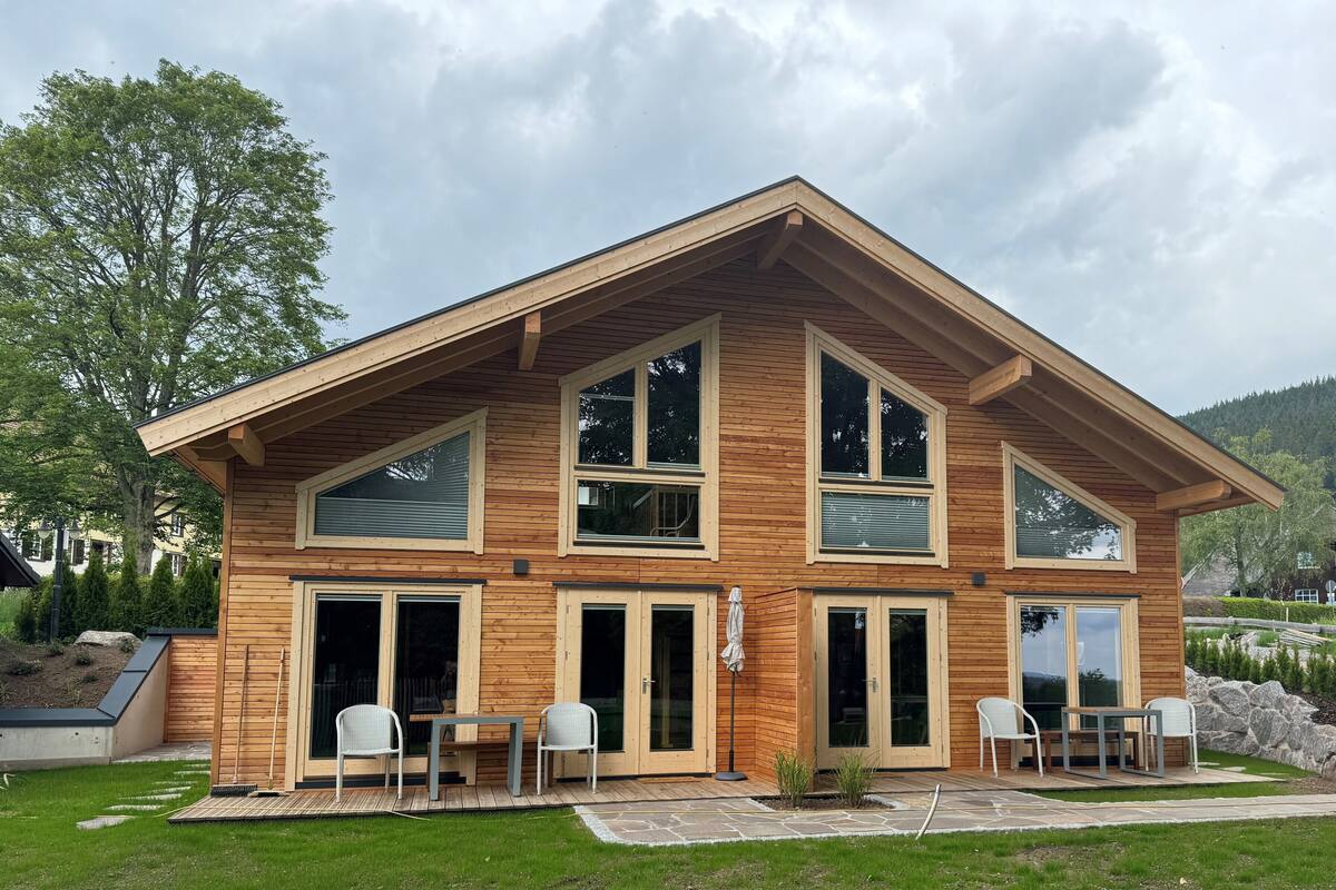 Family Cabin | Hypo-allergenic bedding, in-room safe, desk, laptop workspace