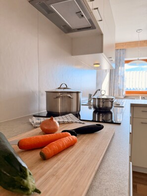 Refrigerador, horno, parrilla de estufa y lavavajillas 