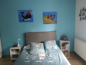 3 bedrooms, iron/ironing board, free WiFi, bed sheets