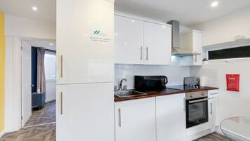 Basic Apartment, 1 Bedroom | Private kitchen | Fridge, microwave, toaster, freezer