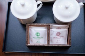 Two white teapots and two tea packets on a tray. - Wulingyuan Hotel (Zhangjiajie)