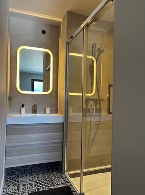 Shower - Mason T6 Formiguères (Formiguères)