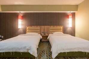 A double room with two beds, a wooden headboard, and patterned wallpaper. - Yage Hotel (Napo)