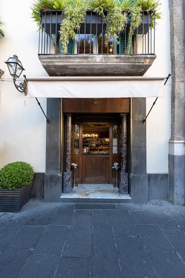 Exterior - Agra Suites (Naples)