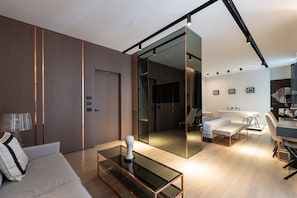 Suite, Bathtub | Premium bedding, minibar, in-room safe, desk - Agra Suites (Naples)