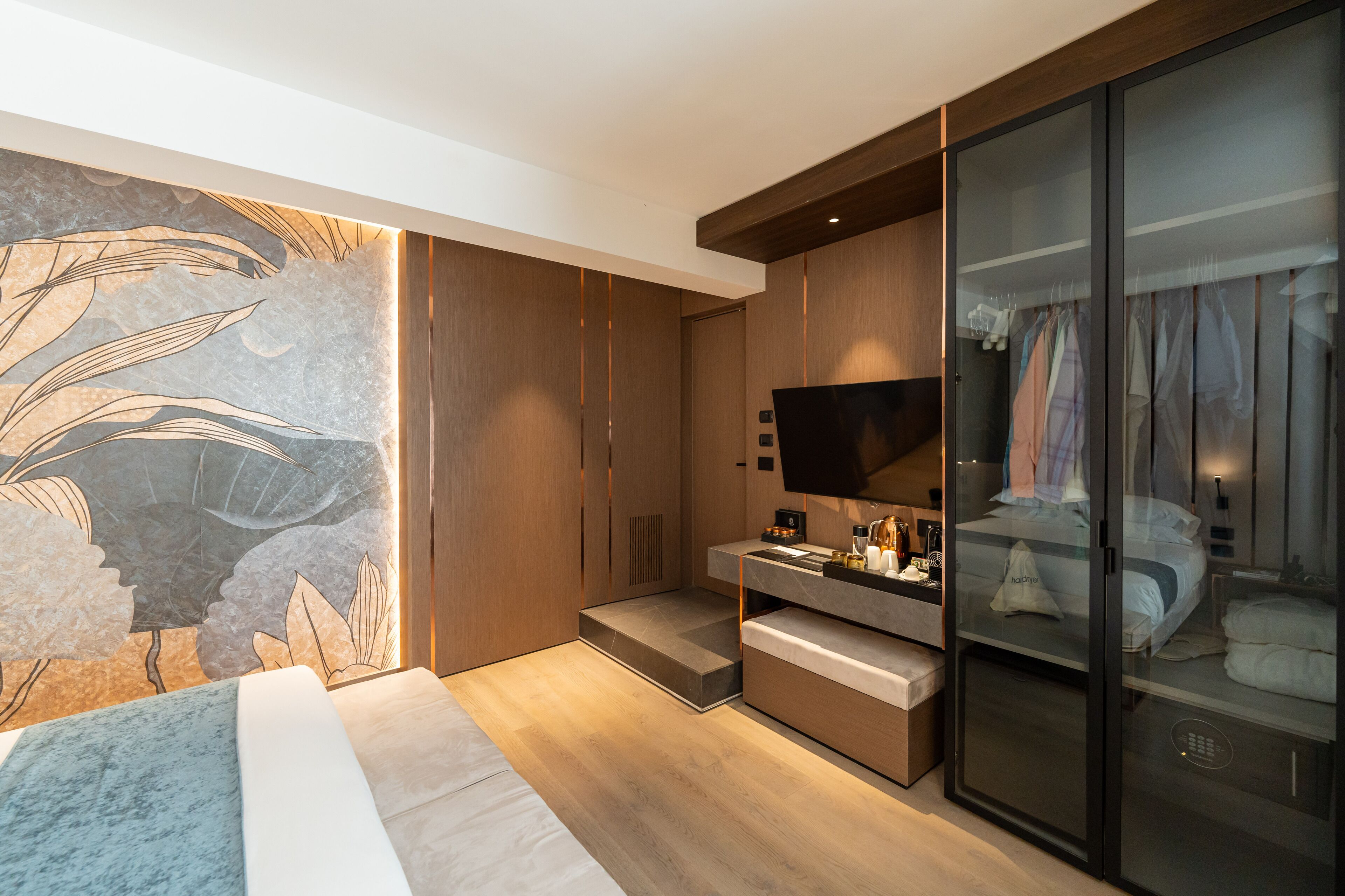 Deluxe-værelse | Premium-sengetøj, minibar, pengeskab på værelset, skrivebord