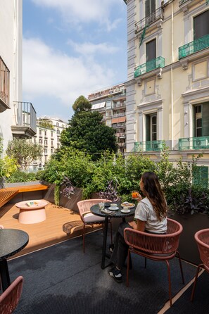 Terrace/patio - Agra Suites (Naples)