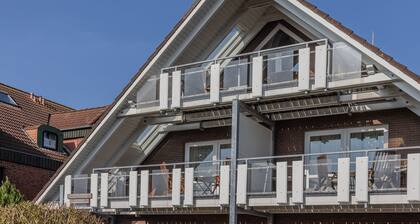 The simply furnished Luv vacation apartment in Haus Utkiek in Carolinensiel awaits you