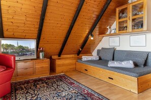 Fernseher, DVD-Player, Stereoanlage