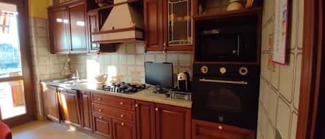 Un four, surface de cuisson