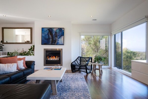 TV - Skyfall @Fingal - Perfect Spot for a Golfing Holiday with Your Pet (Fingal)