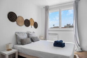 3 bedrooms, desk, iron/ironing board, travel crib