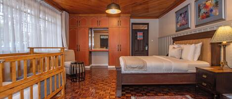 Zimmersafe, Schreibtisch, Bügeleisen/Bügelbrett, kostenloses WLAN