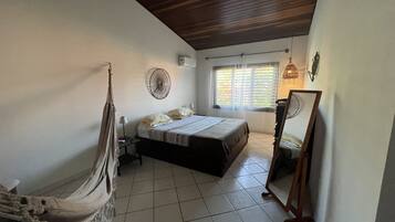 4 bedrooms, bed sheets