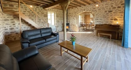 Maison de ferme rénovée 18Úme avec jardin, cheminée, Wi-Fi et parking
