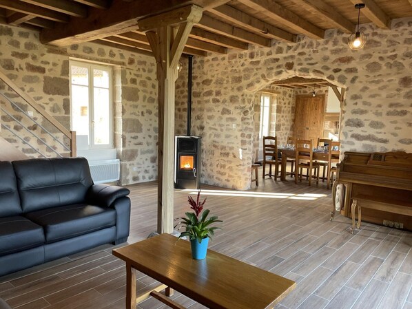 Flat-screen TV, fireplace