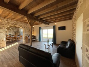 Flat-screen TV, fireplace