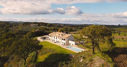 Sassinoro, Luxury Villa with SPA and pool